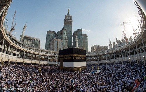 منى تودع ضيوفها المتعجلين