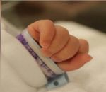 ثامر المطرفي يهنئ شقيقه بمناسبة المولودة