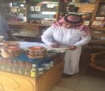 بلدية العويقيلة تخالف محلات ومطاعم