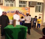 مدرسة طلحة تكرم عمال النظافة بعرعر