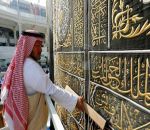 إسدال كسوة الكعبة المشرفة