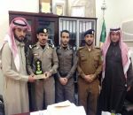 بلدي العويقيلة يكرم الدفاع المدني